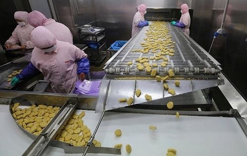 上海福喜食品公司工厂内的生产线.(图片来源:reuters)